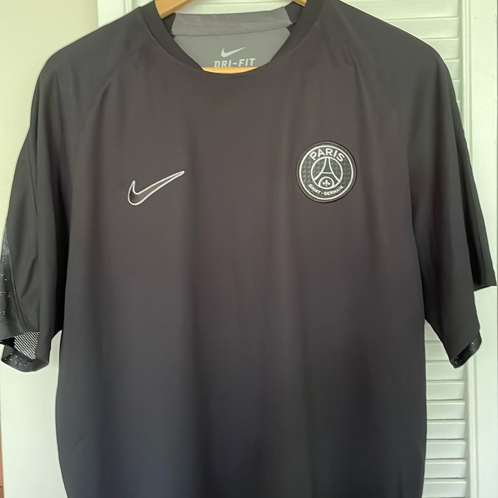 2015 Paris Saint Germain practice jersey.